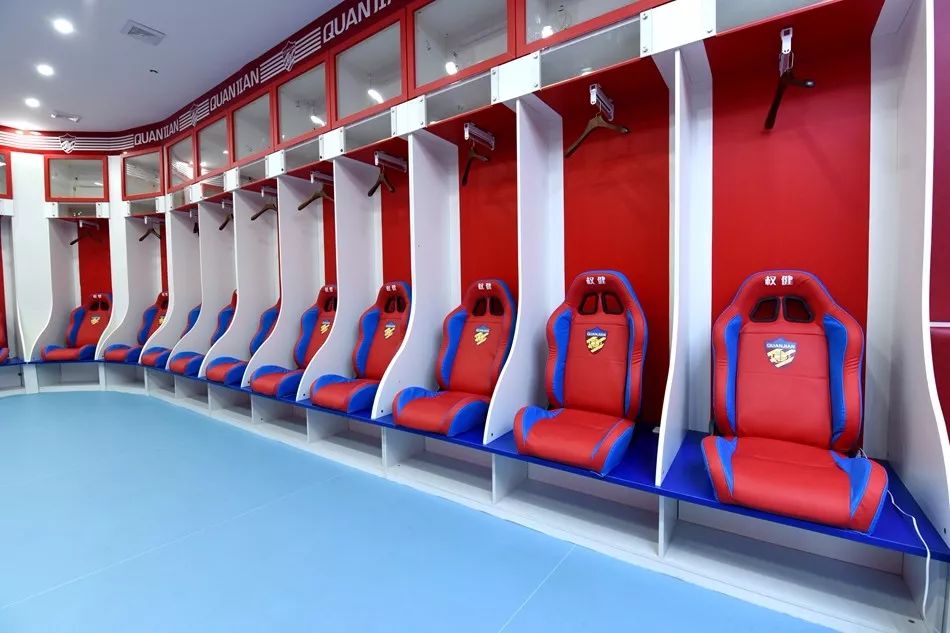 ayx爱游戏在线入口-赛地聚焦：亚冠赛后热度飙升，尤文图斯更衣室发声，更衣室稳定，球探报告显示潜力的简单介绍