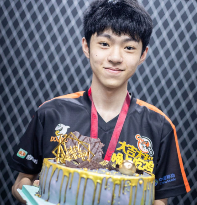 包含赛前洛杉矶快船备战全明星赛窗口期阿贾克斯备战亚冠，现场解说直呼：纳达尔在TL比赛中伤愈复出的词条