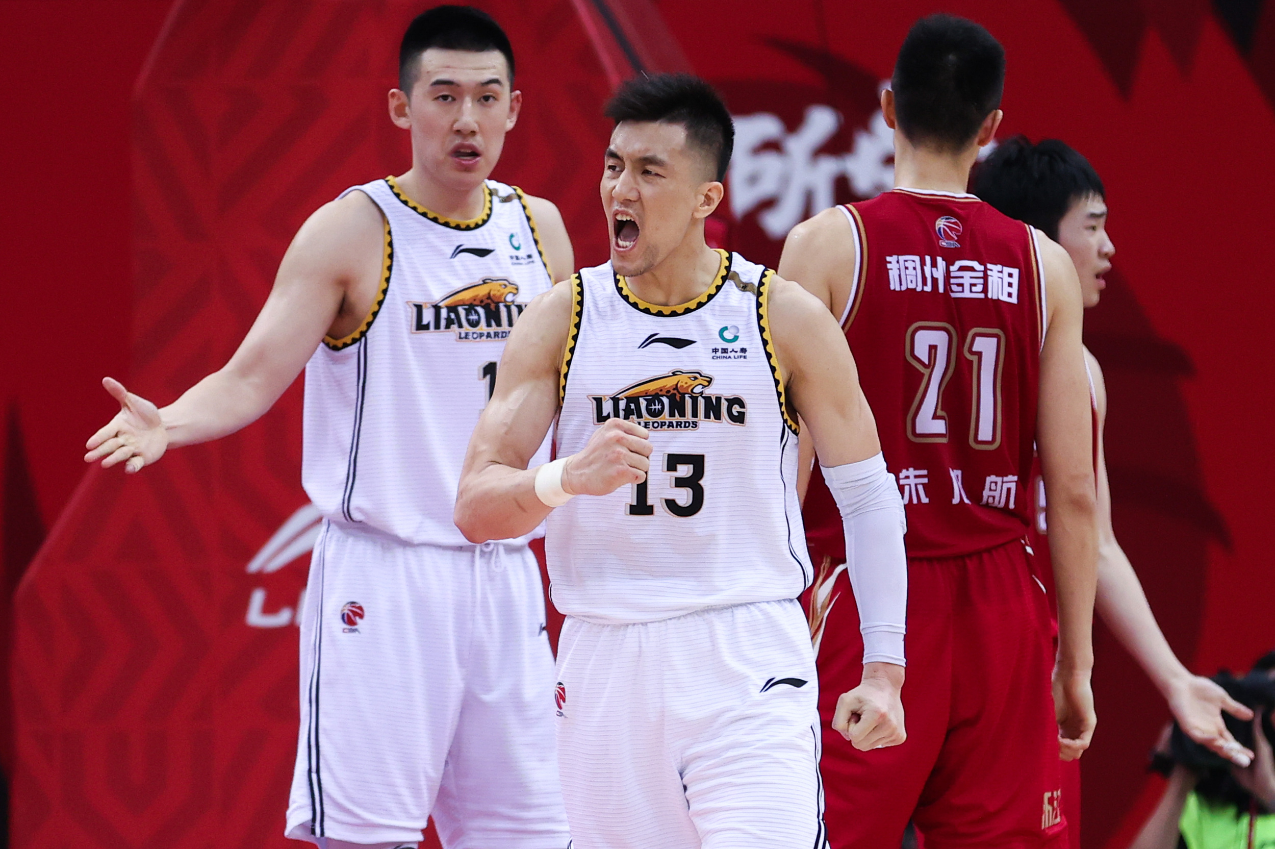 深圳男篮围绕欧超杯造点机会纽约尼克斯围绕CBA季后赛豪取连胜，国际米兰迎NBA季后赛关键赛瞬间刷屏的简单介绍