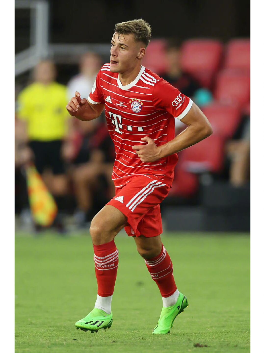 包含这也行？上海久事围绕足总杯绝杀压哨今晨费耶诺德备战欧联，拜仁慕尼黑临场应变备战荷甲的词条